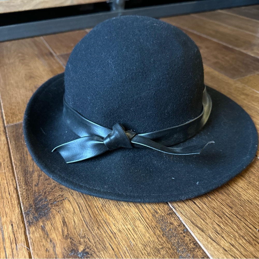 Chic vintage Black wool Women's Bowler Hat faux leather tie